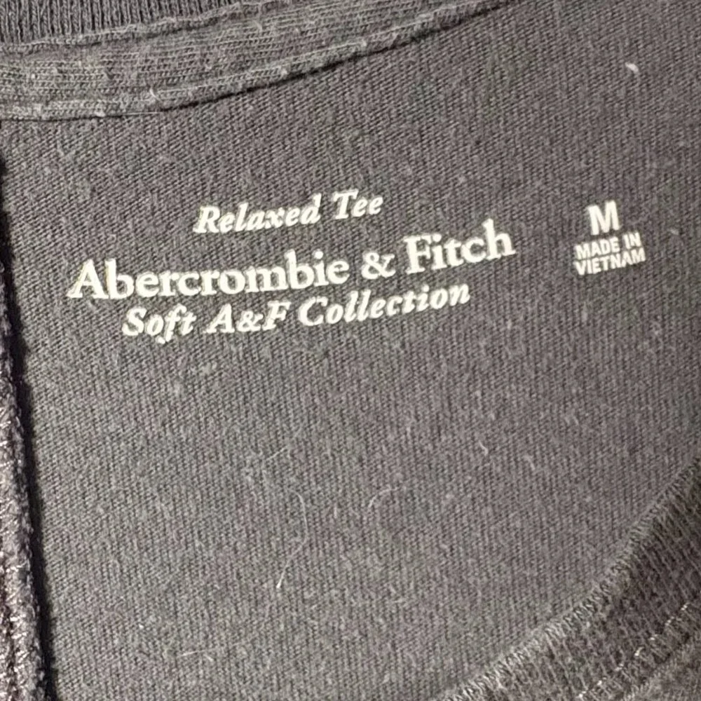 Abercrombie & Fitch Gray Los Angeles Lakers Relaxed Fit T-shirt Women's size Med - Picture 3 of 3